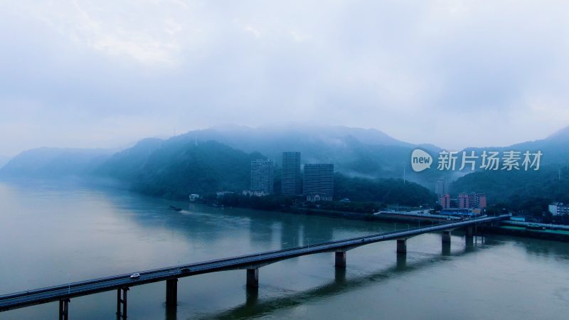 桐庐富春江上的自然风景