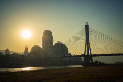 西双版纳日出时分的城市景观