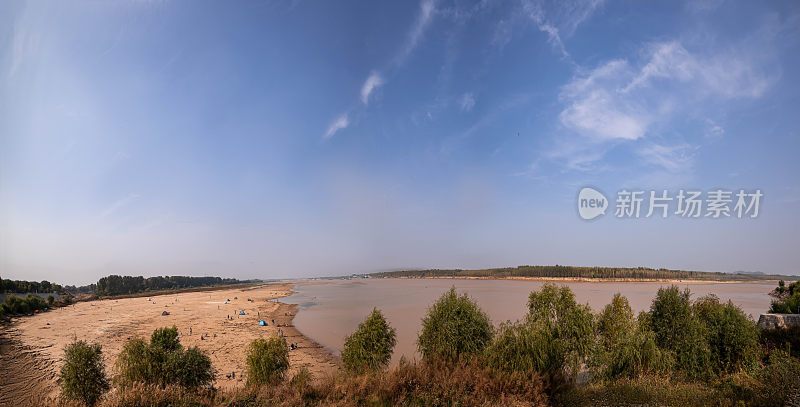 黄河全景岸边林木图