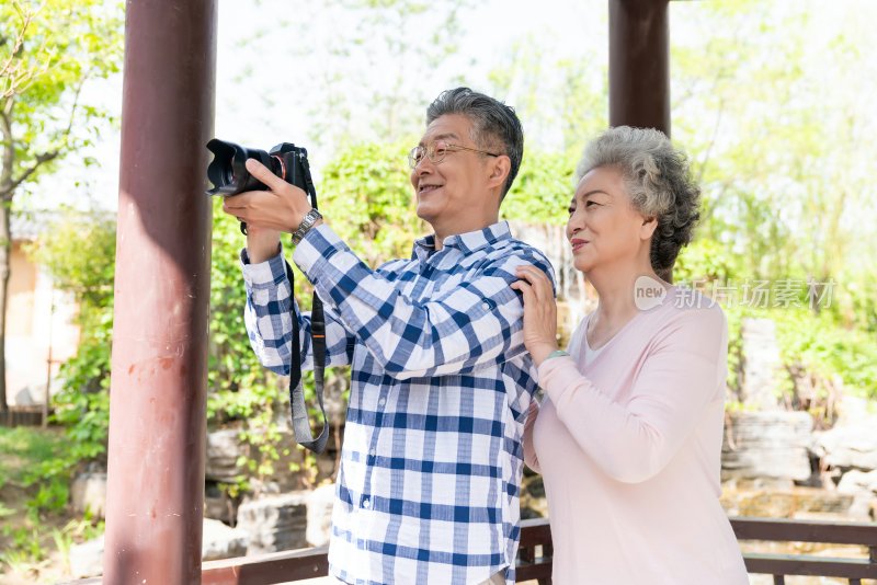 老年夫妻旅游