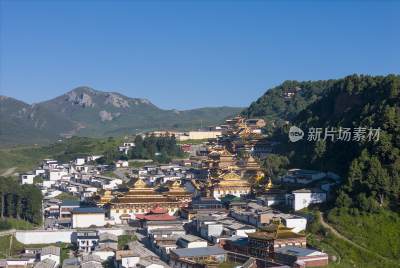 甘南郎木寺全景寺院金顶建筑航拍