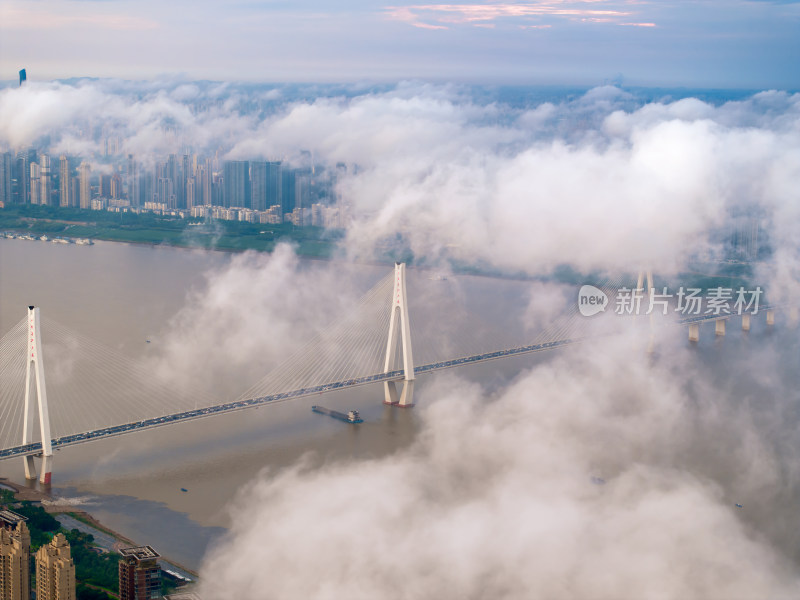 航拍夏季武汉暴雨后云雾中的城市风光