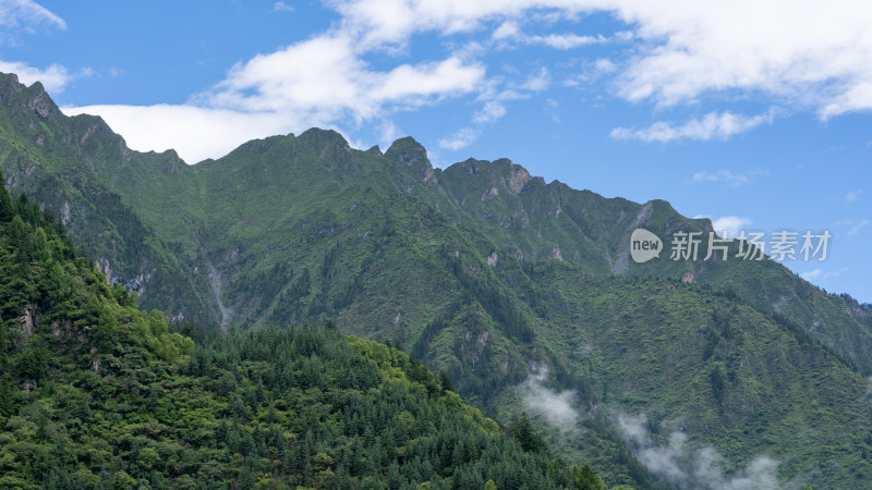 四川西部阿坝理县毕棚沟景区的迷人景色