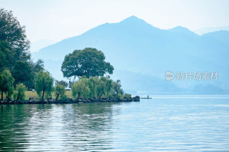 冬日晴朗的午后，浙江宁波东钱湖户外风光