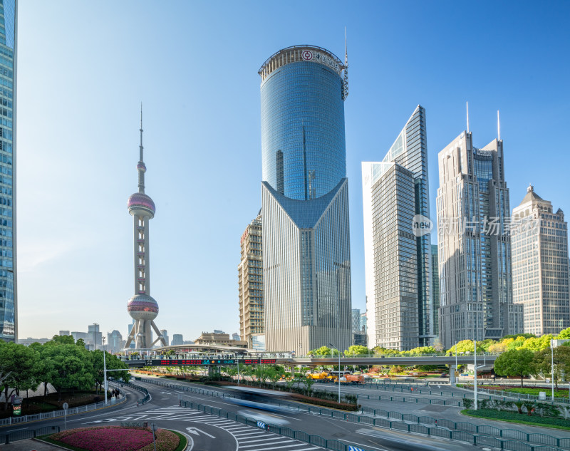 上海陆家嘴金融城现代城市摩天大楼东方明珠