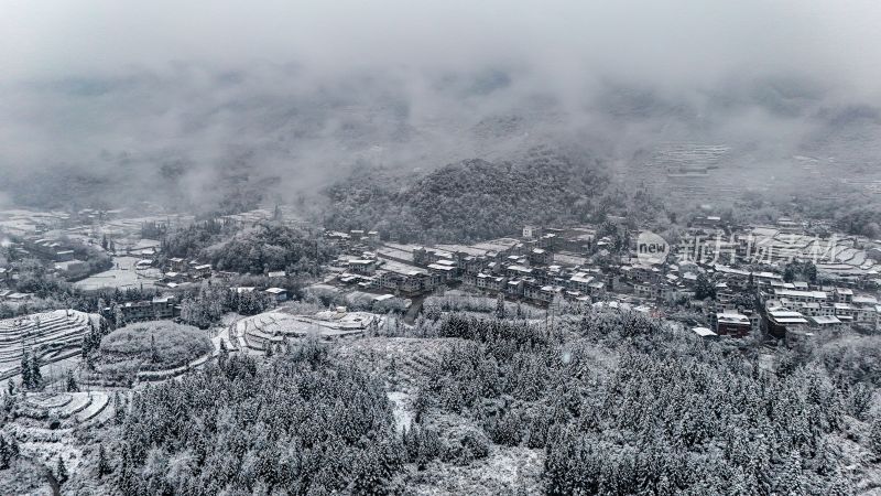 重庆酉阳：大雪纷飞赏雪忙