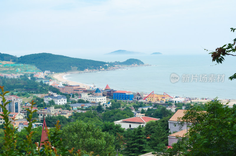 山东青岛崂山仰口风景区，俯拍曲折的海岸线