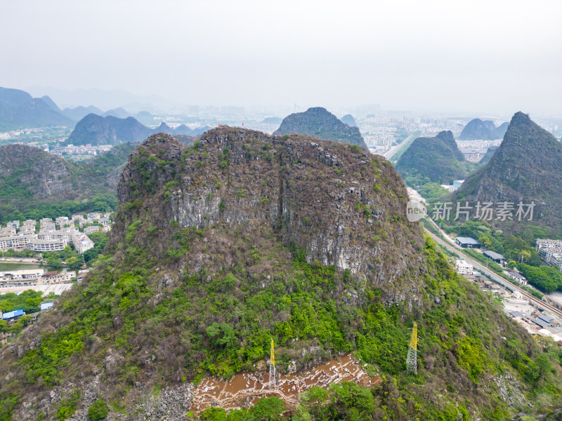 广西桂林西湖公园奇山山石航拍图