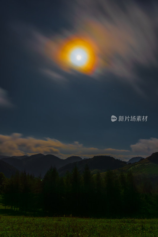 夜晚月亮月华彩云与月