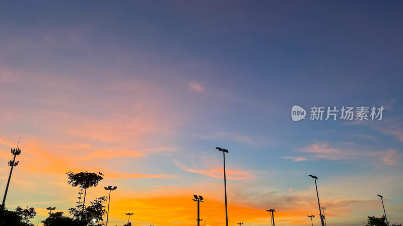 美丽的户外日落时分天空景象