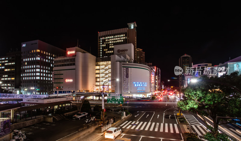 日本兵库县神户市三宫街道建筑夜景