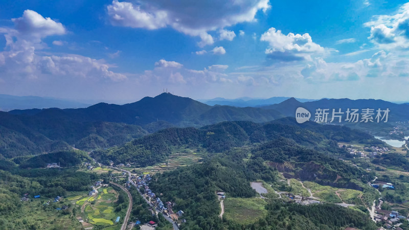 丘陵山川农田山脉航拍图