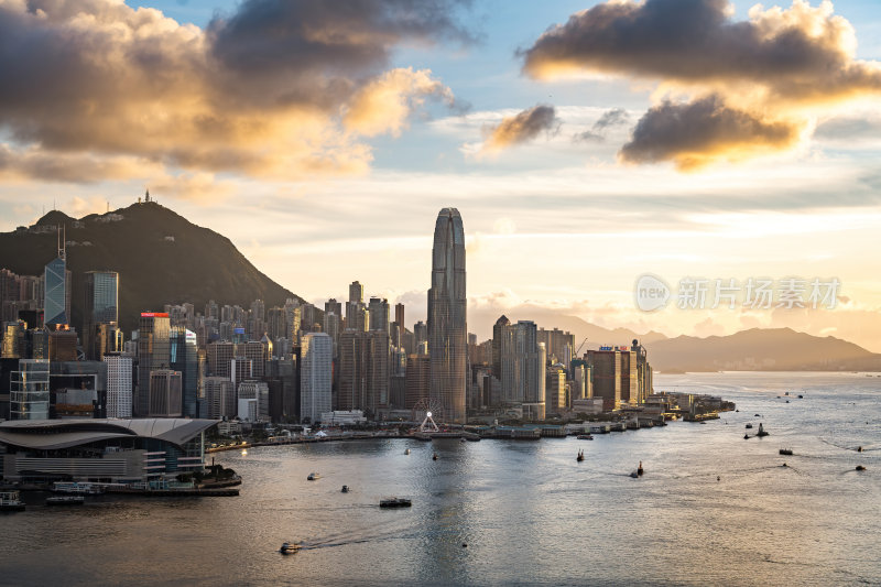 香港维多利亚港CBD中环日落夜景繁华都市