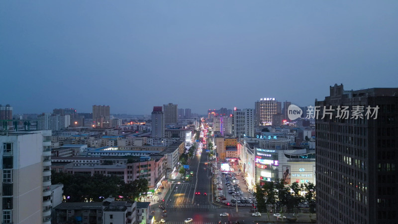 航拍河南漯河商业街夜景漯河交通路