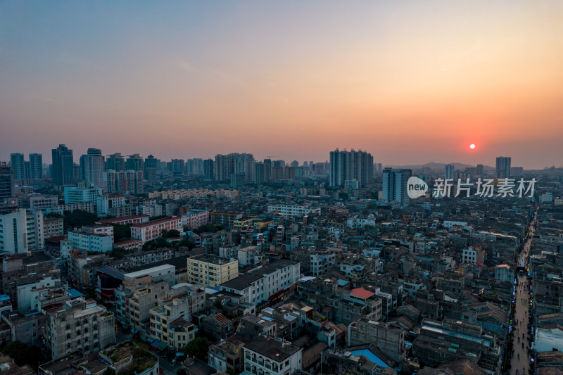 海边城市广西北海晚霞夜幕降临航拍摄影图