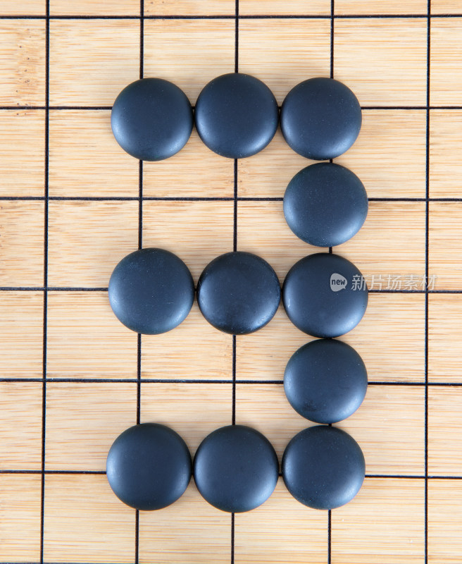 棋子摆出的数字3