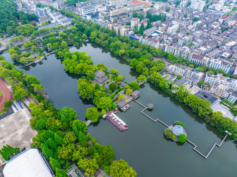 航拍浙江省台州市临海市东湖景区紫阳古街