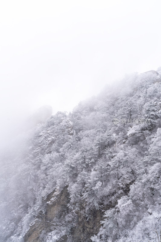 老君山下雪大山森林雾凇景观