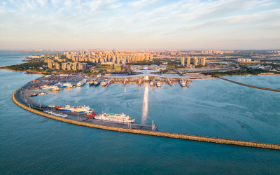 海南海口新海客运枢纽港口航拍日落金色时刻