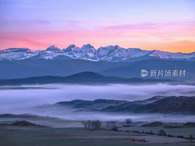 雪山云海日出自然景观