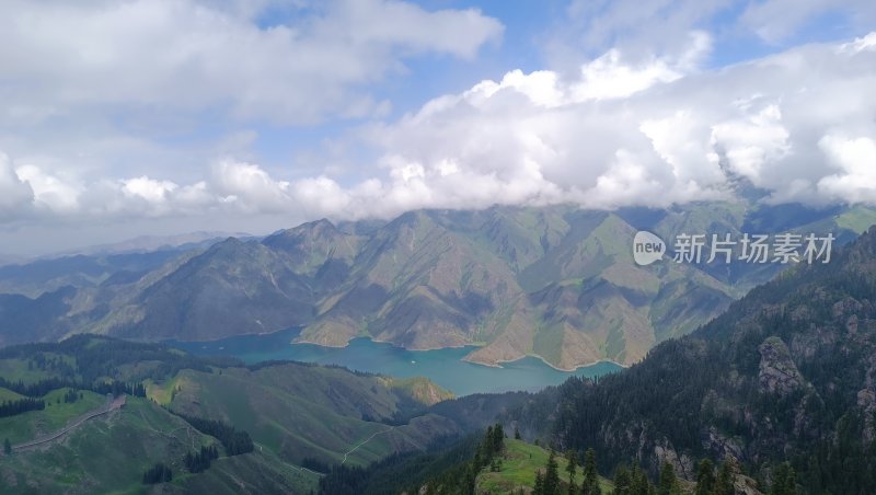 山间湖泊自然风光全景