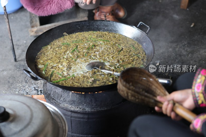 大锅煮油茶