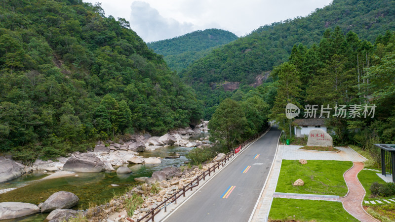 航拍福建武夷山山脉与森林