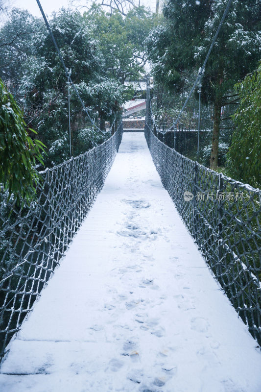 云和梯田周边雪后的风景