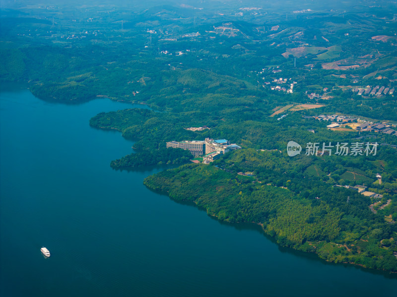 夏季白天航拍常州溧阳天目湖景区度假酒店