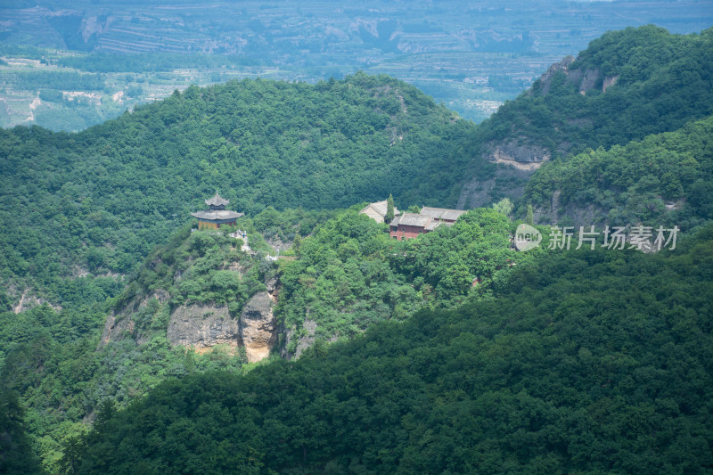 中国甘肃平凉崆峒山森林公园古建筑自然风光