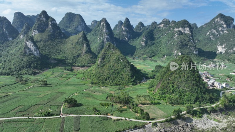 航拍喀斯特地貌山峰峰林秀丽风景河池