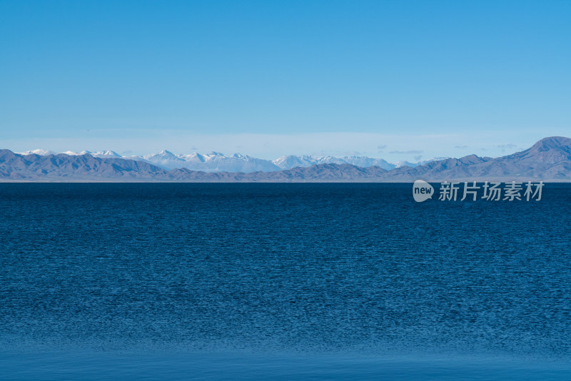 蓝色的新疆赛里木湖