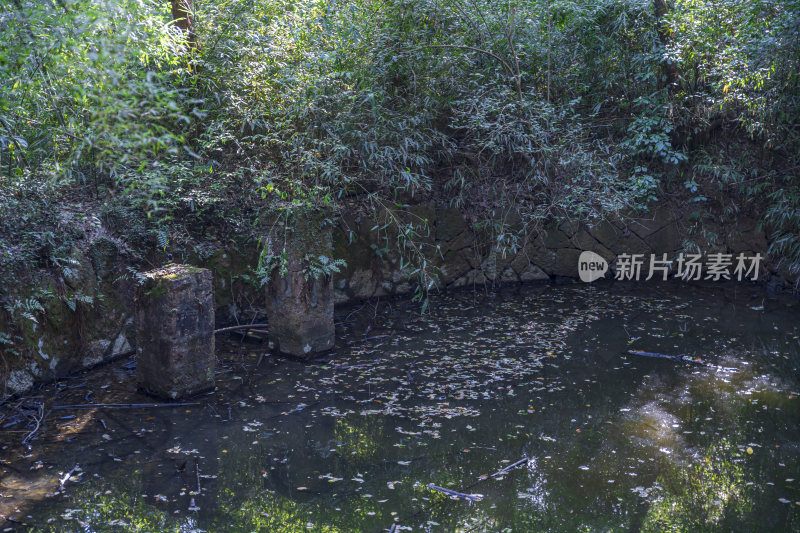 杭州宝石山景区挂牌山月牙池景点