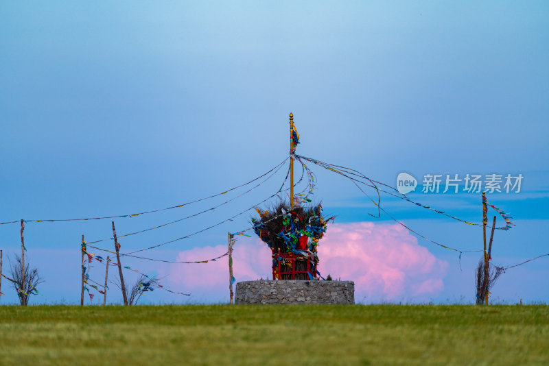 草原上的敖包