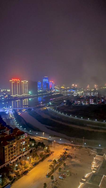 城市夜景俯瞰与河流风光