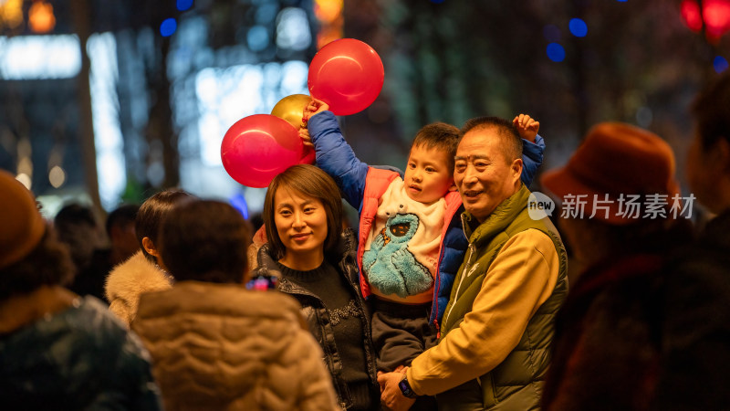 成都除夕夜双子塔和交子大道的新年活动