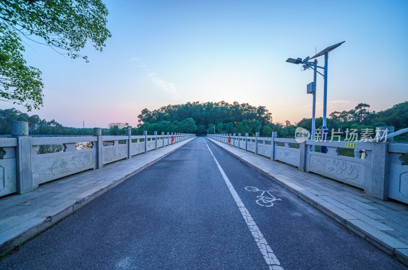 广州番禺金山湖文化公园桥梁公路景观