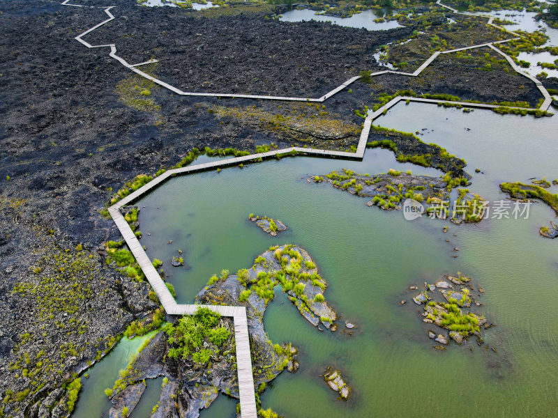 火山岩湖泊-航拍