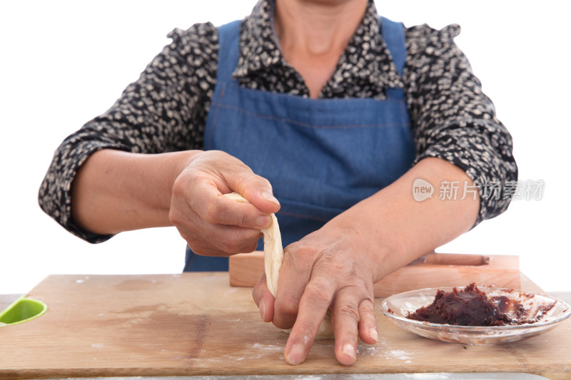 中国面点师制作中国中秋节美食月饼