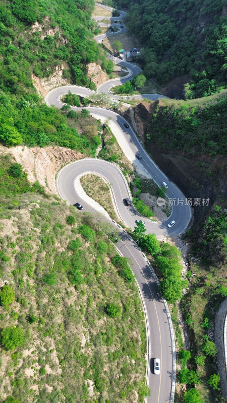 河北省保定市阜平县的72拐天路，盘山公路