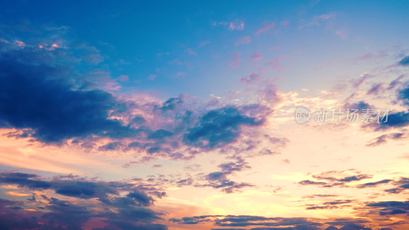 天空夕阳晚霞阳光照射云层耶稣光丁达尔效应