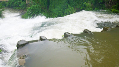 大自然天然山泉泉水流水小溪溪流