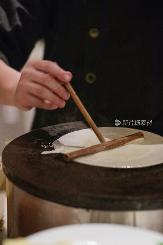 高档自助餐日式料理餐台摆放的寿司