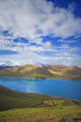 西藏羊湖山水自然风景