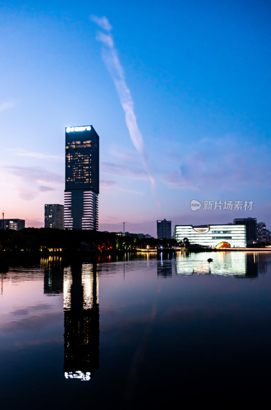 上海嘉定远香湖夜景倒影景观