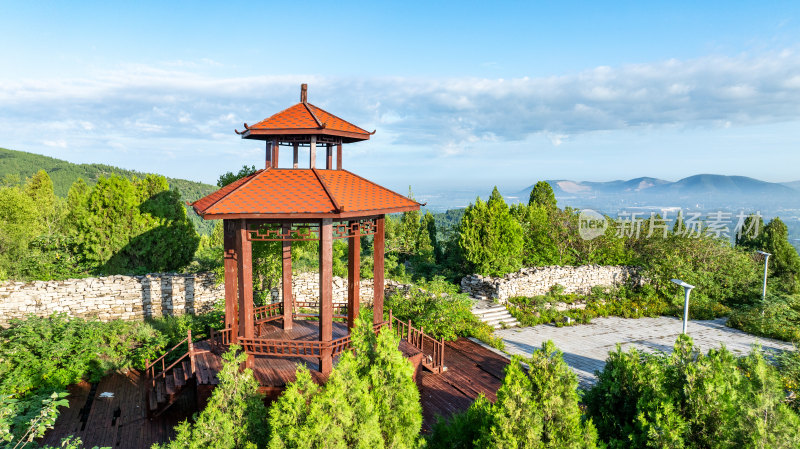 枣庄袁寨山风景区山顶上的亭子