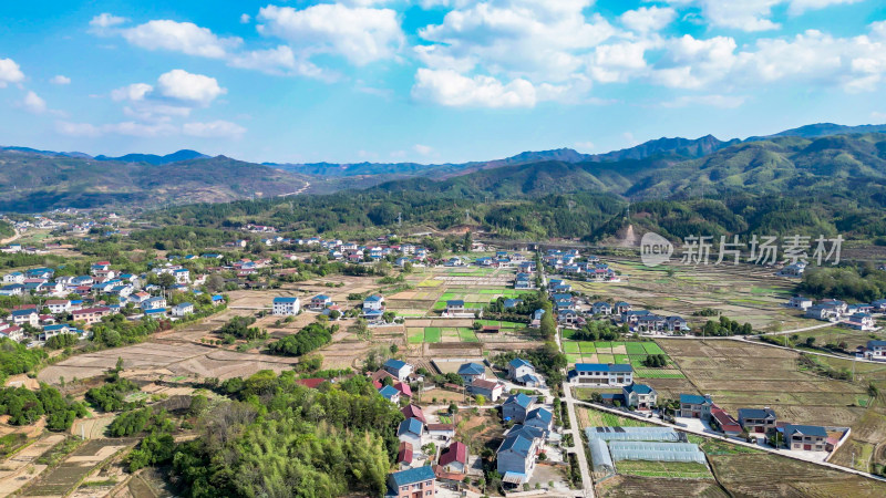 山川丘陵农业种植农田农作物航拍图