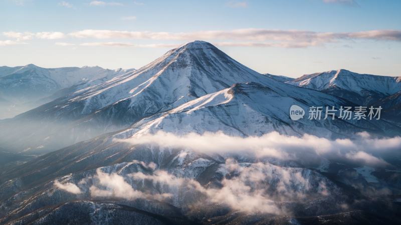 航拍雪山美景