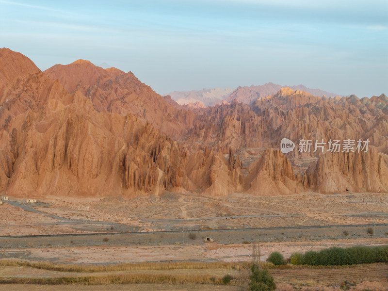 新疆南疆阿克苏库车天山红山石林大峡谷航拍