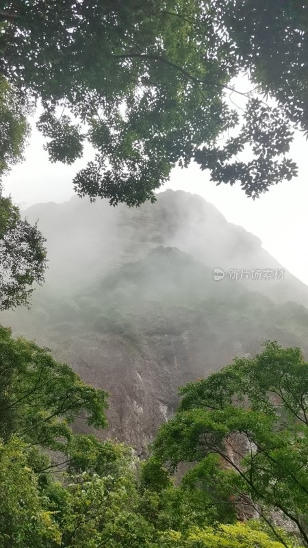 山林景区长凳瀑布